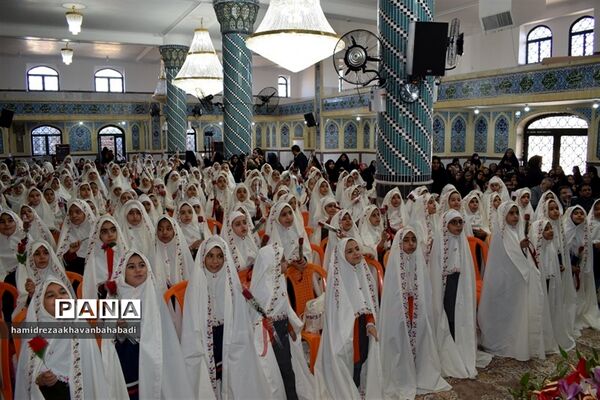 آیین جشن تکلیف ۲۰۰ دانش‌آموزان در بهاباد