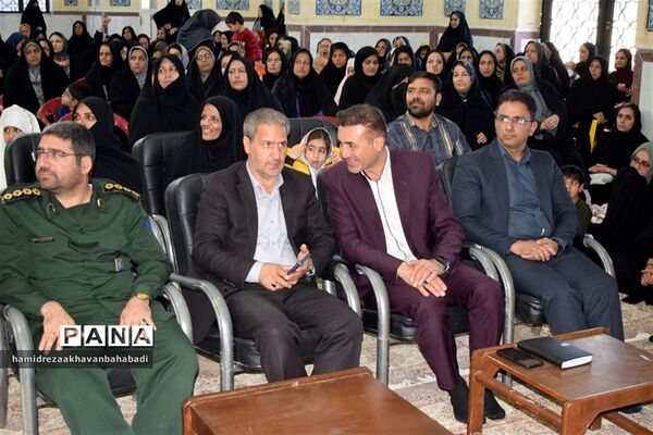 آیین جشن تکلیف ۲۰۰ دانش‌آموزان در بهاباد