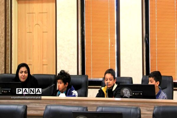 تجلیل از برگزیدگان مسابقه نشریه‌نگاری در حوزه دانش‌آموزی ابرکوه