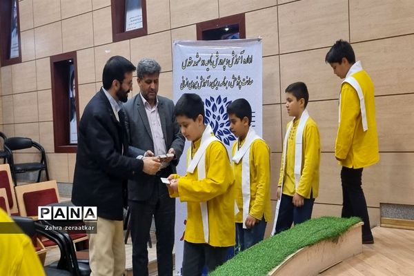 برگزاری آیین تکریم و تجلیل از پژوهشگران برتر ناحیه ۲