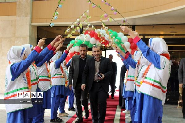 نشست صمیمی استاندار با مدیران مدارس استان کرمانشاه