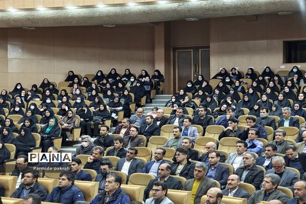 نشست صمیمی استاندار با مدیران مدارس استان کرمانشاه