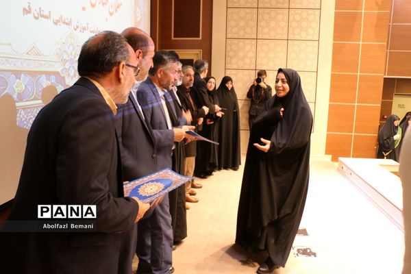 آیین تجلیل از معلمان جهادی و یاوران رضوی مقطع ابتدایی استان قم-2