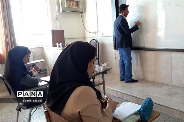 برگزاری دوره آموزشی بازی های فکری رویش ویژه فرهنگیان ناحیه ۳ شیراز