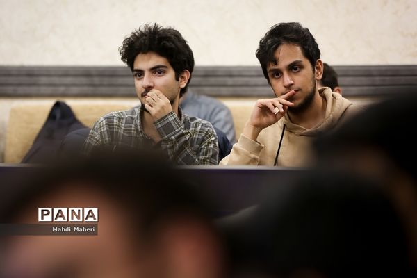 نشست صمیمی وزیر آموزش‌وپرورش با مدال‌آوران المپیادهای علمی