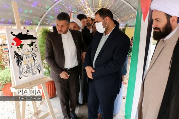 بازدید وزیرآموزش و پرورش از نمایشگاه دانش‌آموزی «آخراشه» در قم