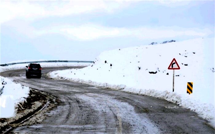 بارش برف و باران در جاده‌های ۱۱ استان