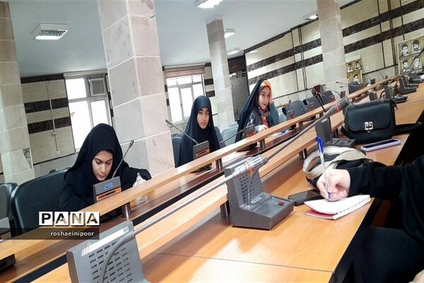 جلسه توجیهی فرآیند مدرسه انقلاب و برپایی نمایشگاه در شهرستان فیروزکوه
