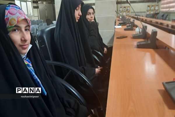 جلسه توجیهی فرآیند مدرسه انقلاب و برپایی نمایشگاه در شهرستان فیروزکوه