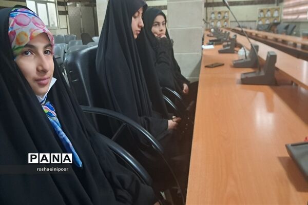 جلسه توجیهی فرآیند مدرسه انقلاب و برپایی نمایشگاه در شهرستان فیروزکوه