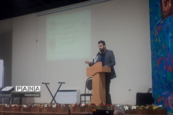 برگزاری کارگاه توانمندی سرود وتئاتر در ابرکوه