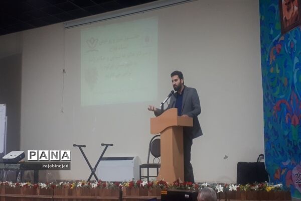 برگزاری کارگاه توانمندی سرود وتئاتر در ابرکوه