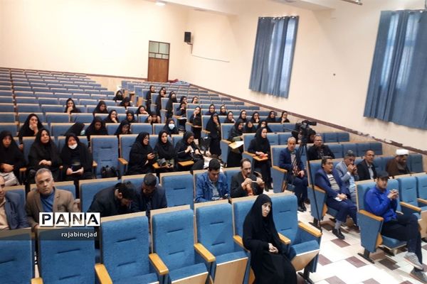 برگزاری کارگاه توانمندی سرود وتئاتر در ابرکوه