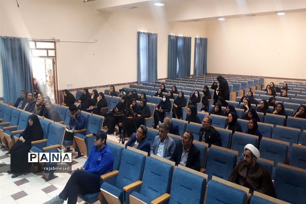 برگزاری کارگاه توانمندی سرود وتئاتر در ابرکوه