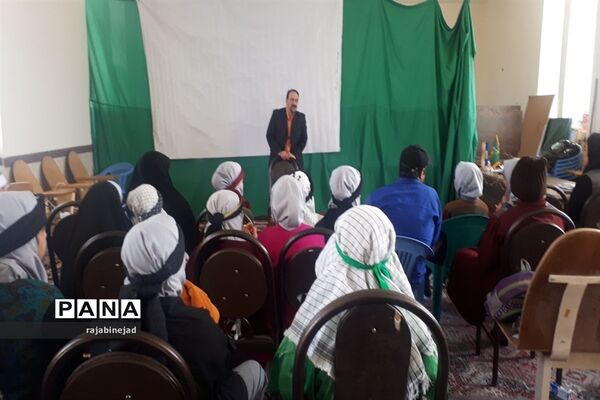 برگزاری کارگاه توانمندی سرود وتئاتر در ابرکوه