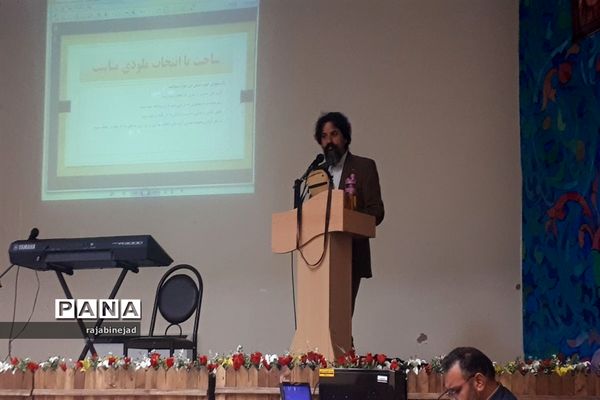 برگزاری کارگاه توانمندی سرود وتئاتر در ابرکوه