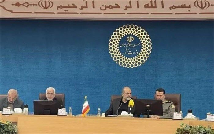 تاکید وزیر کشور بر آشنا کردن نسل جوان با افتخارآفرینی‌های دفاع مقدس