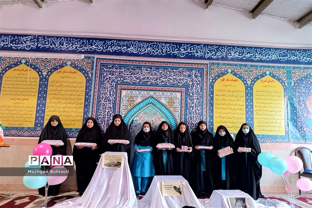 تقدیر از فعالان نماز جماعت دبیرستان دخترانه رضوانه شاهبیکی