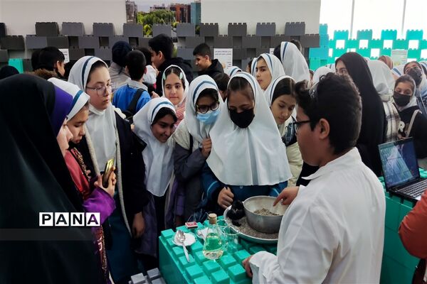 بازدید دانش‌آموزان شهرستان قدس از دومین نمایشگاه دستاوردهای پژوهشی در بخش دانش‌آموزی  پارک فناوری پردیس