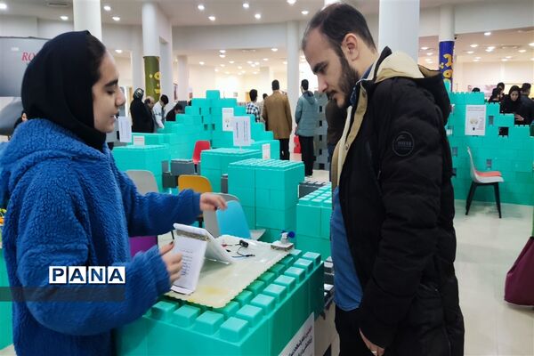 بازدید دانش‌آموزان شهرستان قدس از دومین نمایشگاه دستاوردهای پژوهشی در بخش دانش‌آموزی  پارک فناوری پردیس
