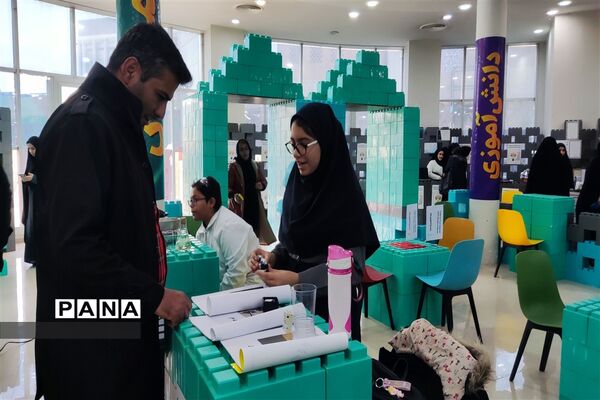 بازدید دانش‌آموزان شهرستان قدس از دومین نمایشگاه دستاوردهای پژوهشی در بخش دانش‌آموزی  پارک فناوری پردیس
