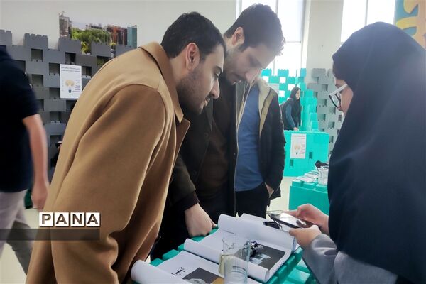 بازدید دانش‌آموزان شهرستان قدس از دومین نمایشگاه دستاوردهای پژوهشی در بخش دانش‌آموزی  پارک فناوری پردیس