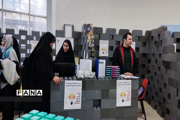 بازدید دانش‌آموزان شهرستان قدس از دومین نمایشگاه دستاوردهای پژوهشی در بخش دانش‌آموزی  پارک فناوری پردیس