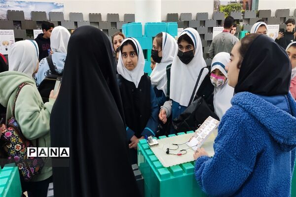 بازدید دانش‌آموزان شهرستان قدس از دومین نمایشگاه دستاوردهای پژوهشی در بخش دانش‌آموزی  پارک فناوری پردیس