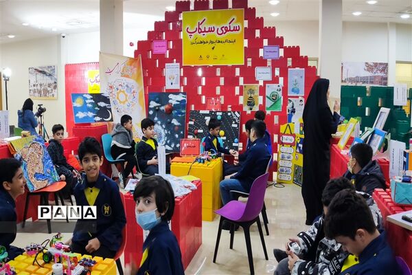 بازدید دانش‌آموزان شهرستان قدس از دومین نمایشگاه دستاوردهای پژوهشی در بخش دانش‌آموزی  پارک فناوری پردیس