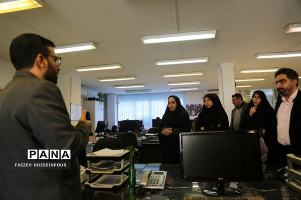 بازدید مأمورین و رابطین سازمان دانش‌آموزی شهرستان‌های استان تهران از تحریریه خبرگزاری پانا