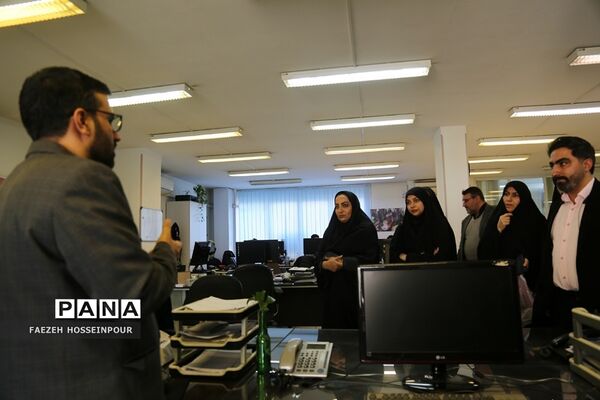 بازدید مأمورین و رابطین سازمان دانش‌آموزی شهرستان‌های استان تهران از تحریریه خبرگزاری پانا