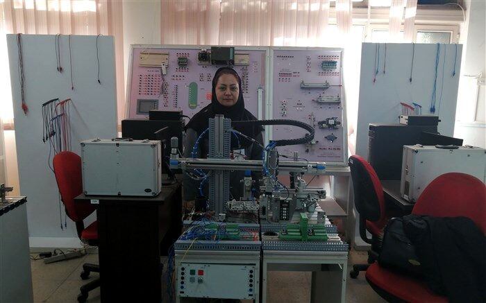 دبیر فیزیک شهرستان ملارد منتخب کنگره ملی بانوان تاثیرگذار فیزیک ایران شد