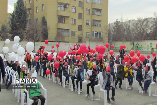 نمایشگاه  روز ملی هوای پاک در دبستان گلستان مشهد
