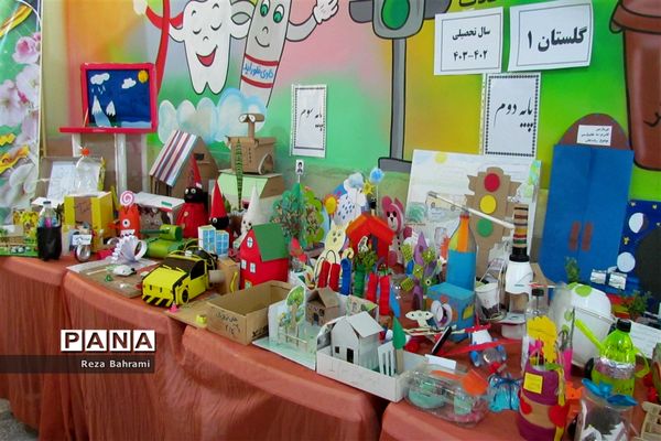 نمایشگاه  روز ملی هوای پاک در دبستان گلستان مشهد