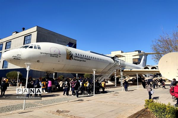اردوی راهیان پیشرفت دانش‌آموزان دبیرستان فرزانگان استعداد درخشان ملارد به پارک علم و فناوری پردیس