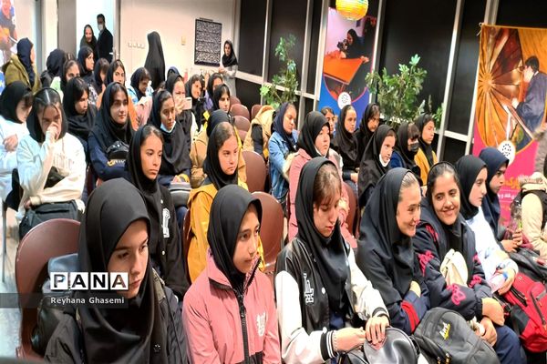 اردوی راهیان پیشرفت دانش‌آموزان دبیرستان فرزانگان استعداد درخشان ملارد به پارک علم و فناوری پردیس