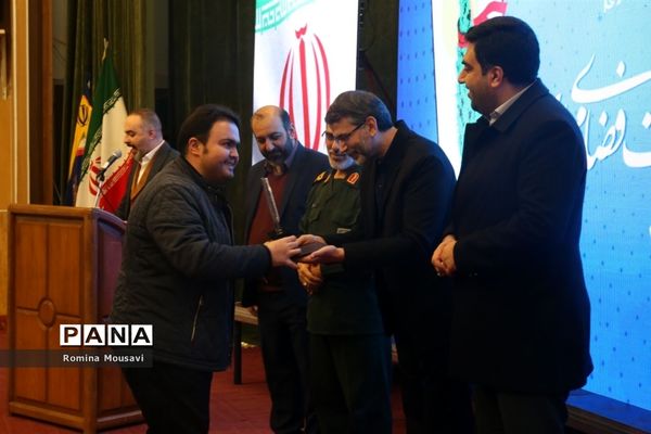 اختتامیه جشنواره فعالان فضای مجازی و تجلیل از برگزیدگان کنگره ملی 10 هزار شهید