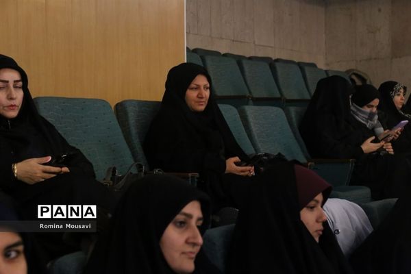 اختتامیه جشنواره فعالان فضای مجازی و تجلیل از برگزیدگان کنگره ملی 10 هزار شهید