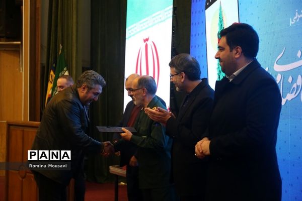 اختتامیه جشنواره فعالان فضای مجازی و تجلیل از برگزیدگان کنگره ملی 10 هزار شهید