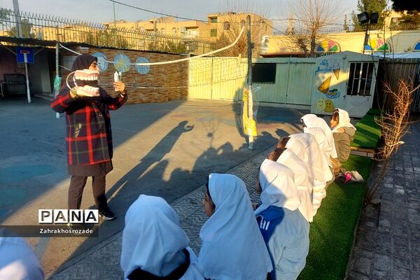 تدریس شاد و خلاق نشانه (و) در دبستان حکمت نبوی ناحیه 2 شهرری