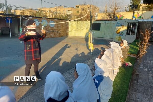 تدریس شاد و خلاق نشانه (و) در دبستان حکمت نبوی ناحیه 2 شهرری