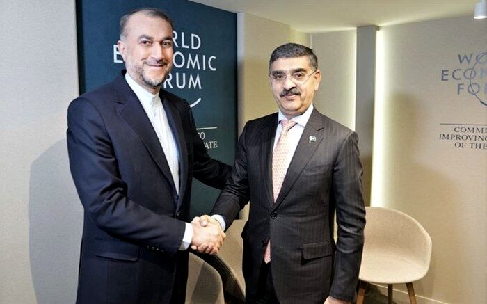امیرعبداللهیان با وزیر دولت موقت پاکستان دیدار و گفت‌وگو کرد