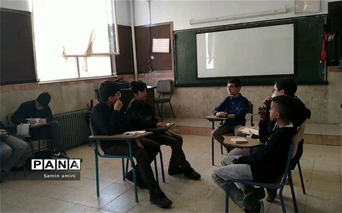 برگزاری مناظرات دانش‌آموزی در رودهن/فیلم