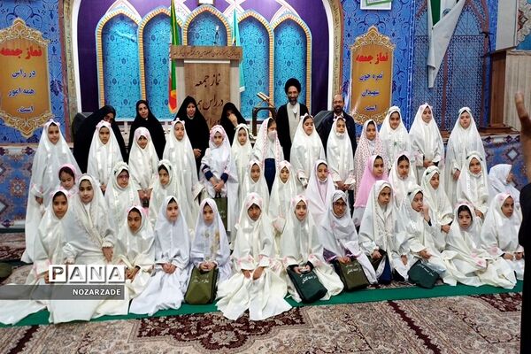 جشن تکلیف و بندگی نوگلان با حضور عمو غزالی در دبستان جامعه القرآن کاشان