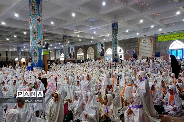 جشن تکلیف و بندگی نوگلان با حضور عمو غزالی در دبستان جامعه القرآن کاشان