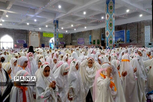 جشن تکلیف و بندگی نوگلان با حضور عمو غزالی در دبستان جامعه القرآن کاشان