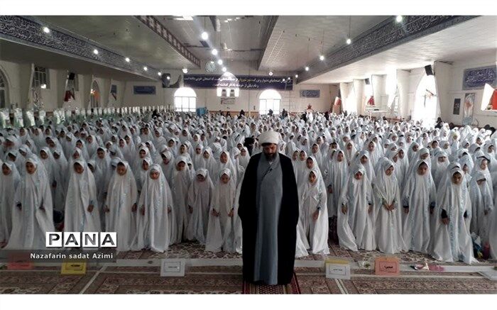 جشن عبادت دانش‌آموزان کلاس سومی شهرستان شیروان‌/ فیلم