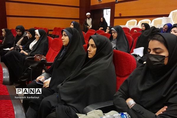 نشست توجیهی لیگ جت و افزایش سواد رسانه‌ای کادر مدارس دولتی ناحیه دو بهارستان