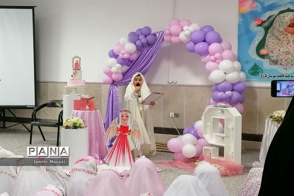 برگزاری مراسم معنوی جشن عبادت دانش‌آموزان دختر شهر فاروج در حوزه علمیه فاطمیه