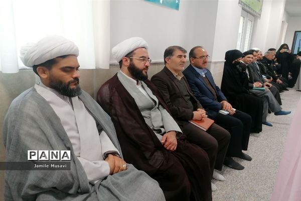 برگزاری مراسم معنوی جشن عبادت دانش‌آموزان دختر شهر فاروج در حوزه علمیه فاطمیه